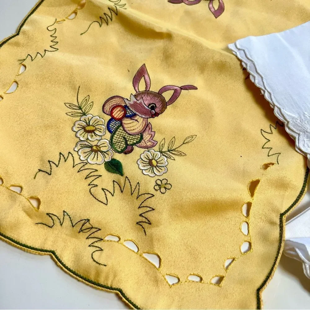 Vintage 1960s 1970s 10 PC Scalloped Edge Embroidered Dinner Napkins Bunny Doily